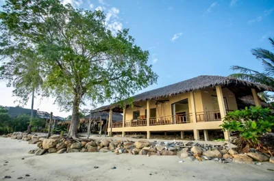 Villa direkt am Strand — Absolute Beachfront Villas